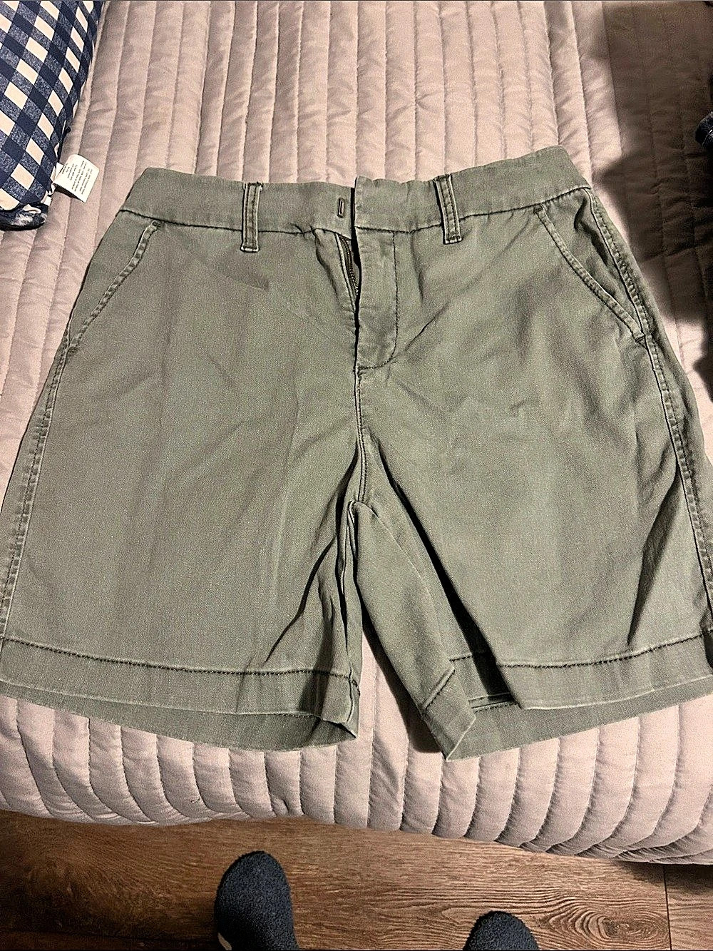 Anne Klein Women's Green Bermuda Shorts Size 4 Like New